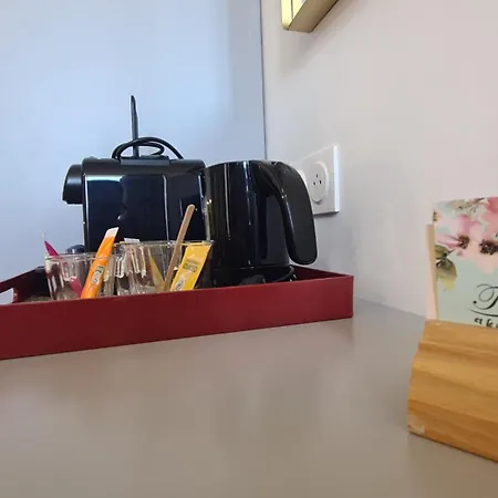 فندق لي بيتت تريانون نيس