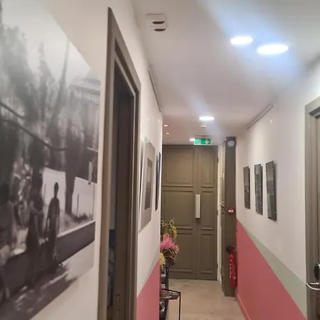 Le Petit Trianon Et Le Charme Des Hotel Niza